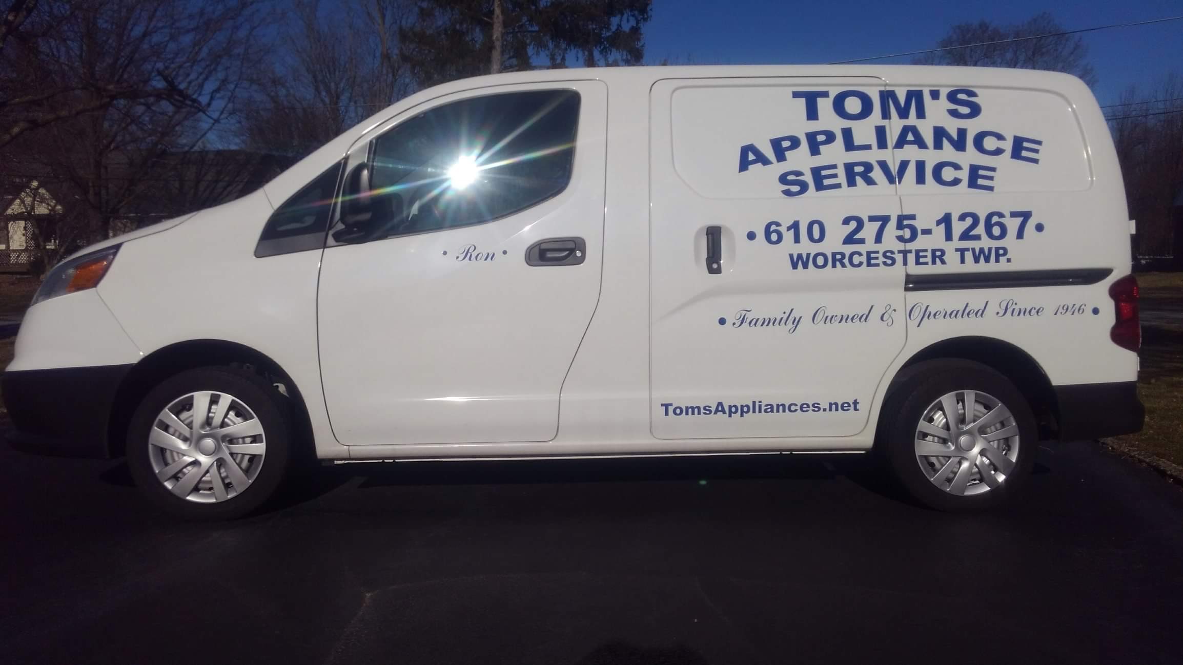 Tom's Appliances specializes in washer, dryer and stove / range repairs.